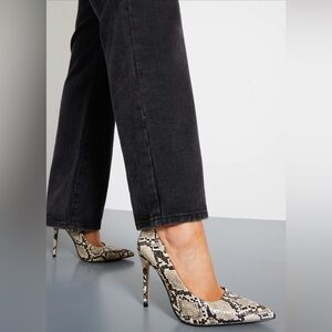 Snakeskin Print High Heel Pumps - size 6.5